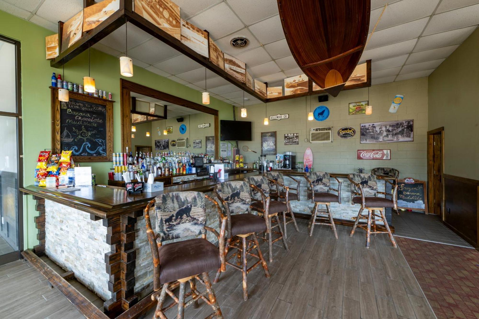 Scotty'S Lakeside Resort Lake George Buitenkant foto